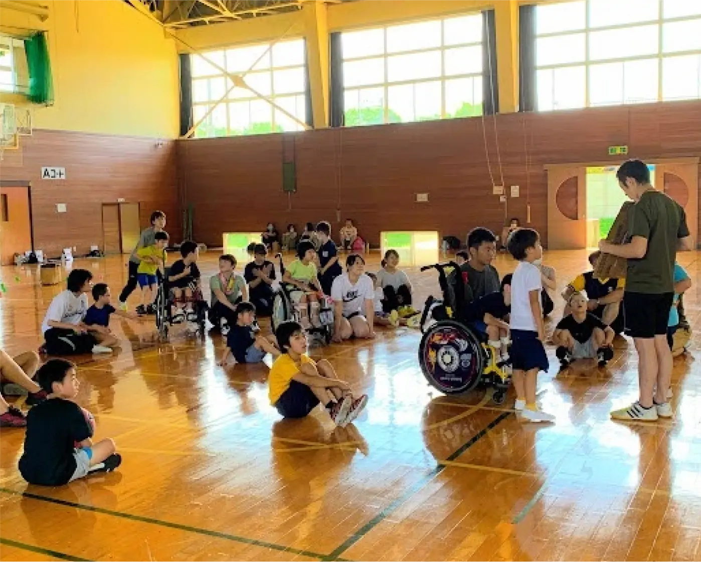 地域の方と交流する山之内悠八戸市議会議員